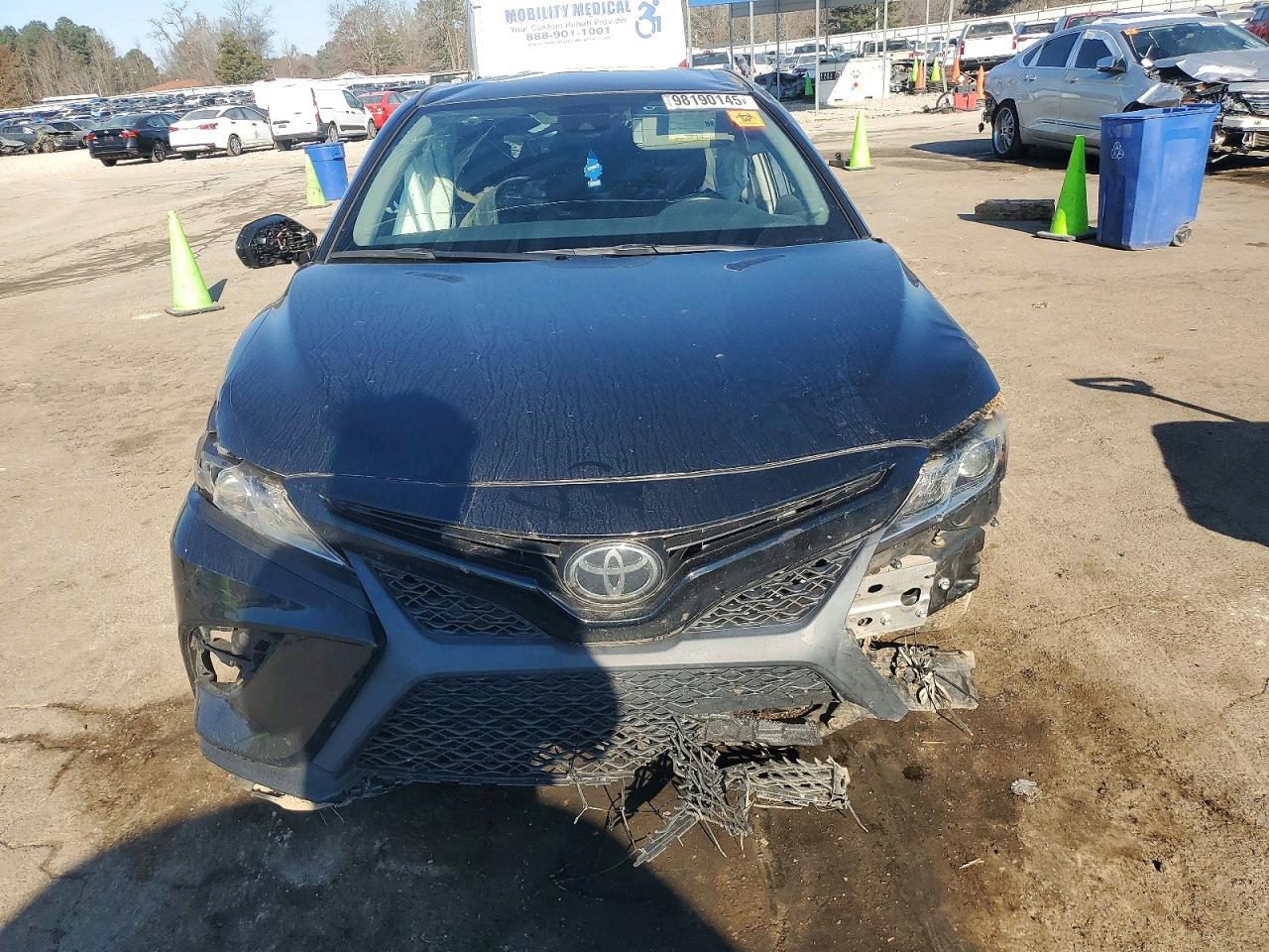 2020 TOYOTA CAMRY SE photo 9