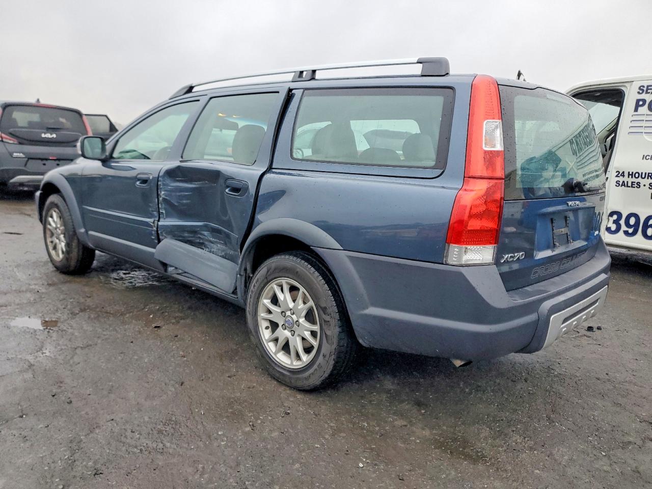 2007 VOLVO XC70 photo 2