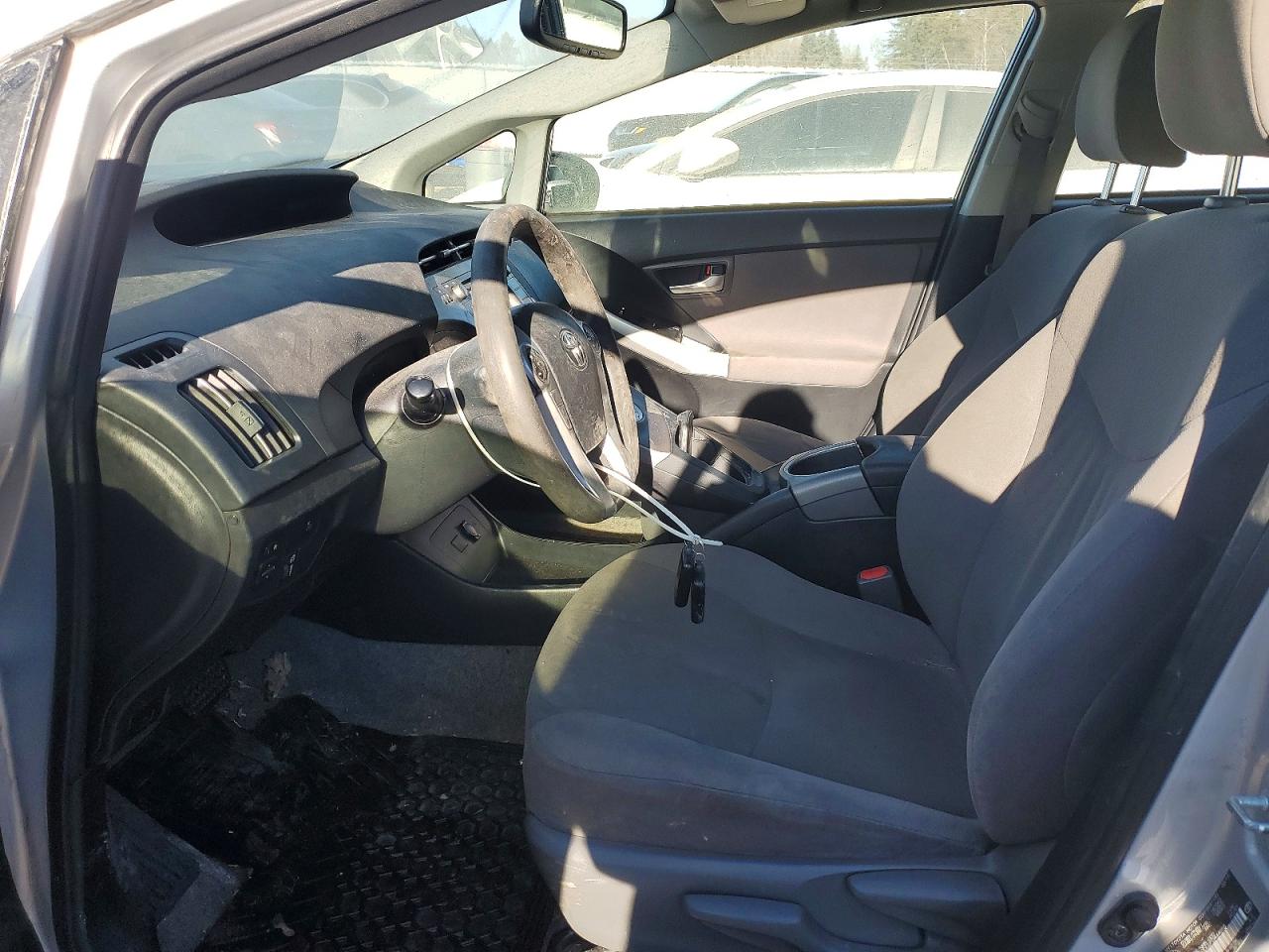2015 TOYOTA PRIUS photo 7