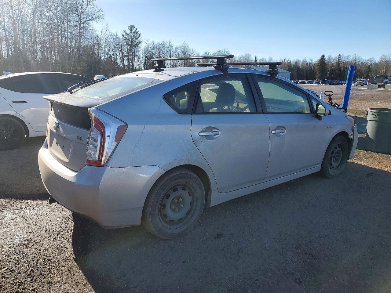 2015 TOYOTA PRIUS photo 3