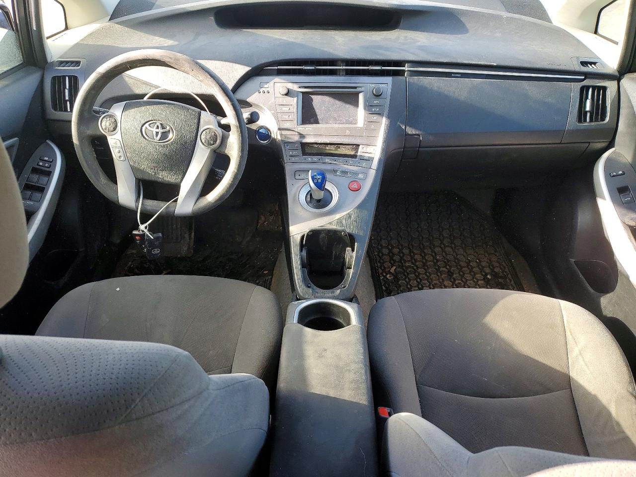2015 TOYOTA PRIUS photo 8