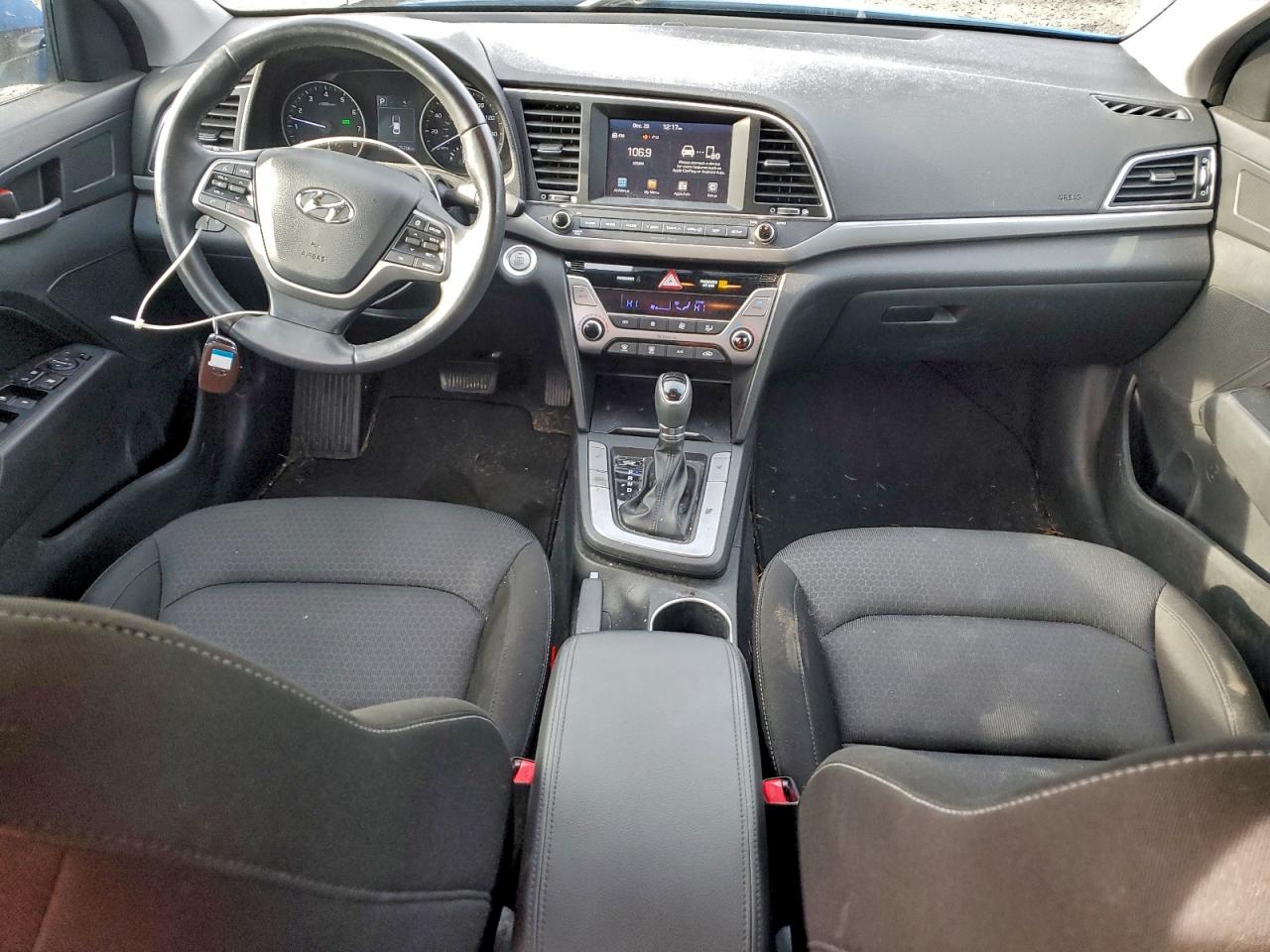 2017 HYUNDAI ELANTRA SE photo 8