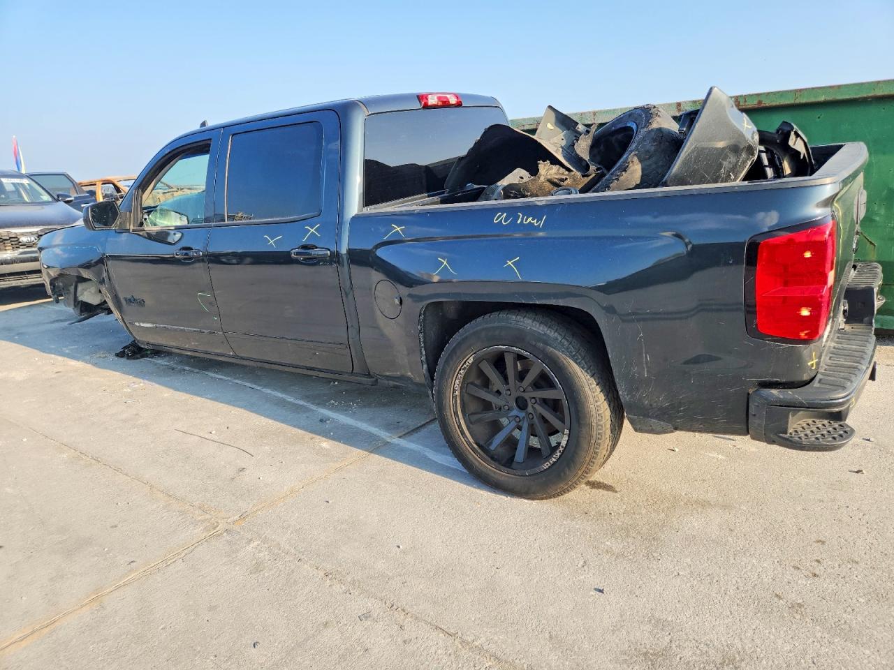 2018 CHEVROLET SILVERADO K1500 LT photo 2
