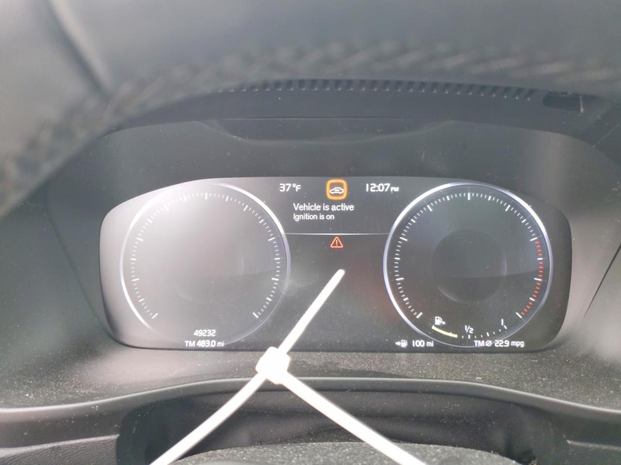 2022 VOLVO XC40 T5 MOMENTUM photo 9