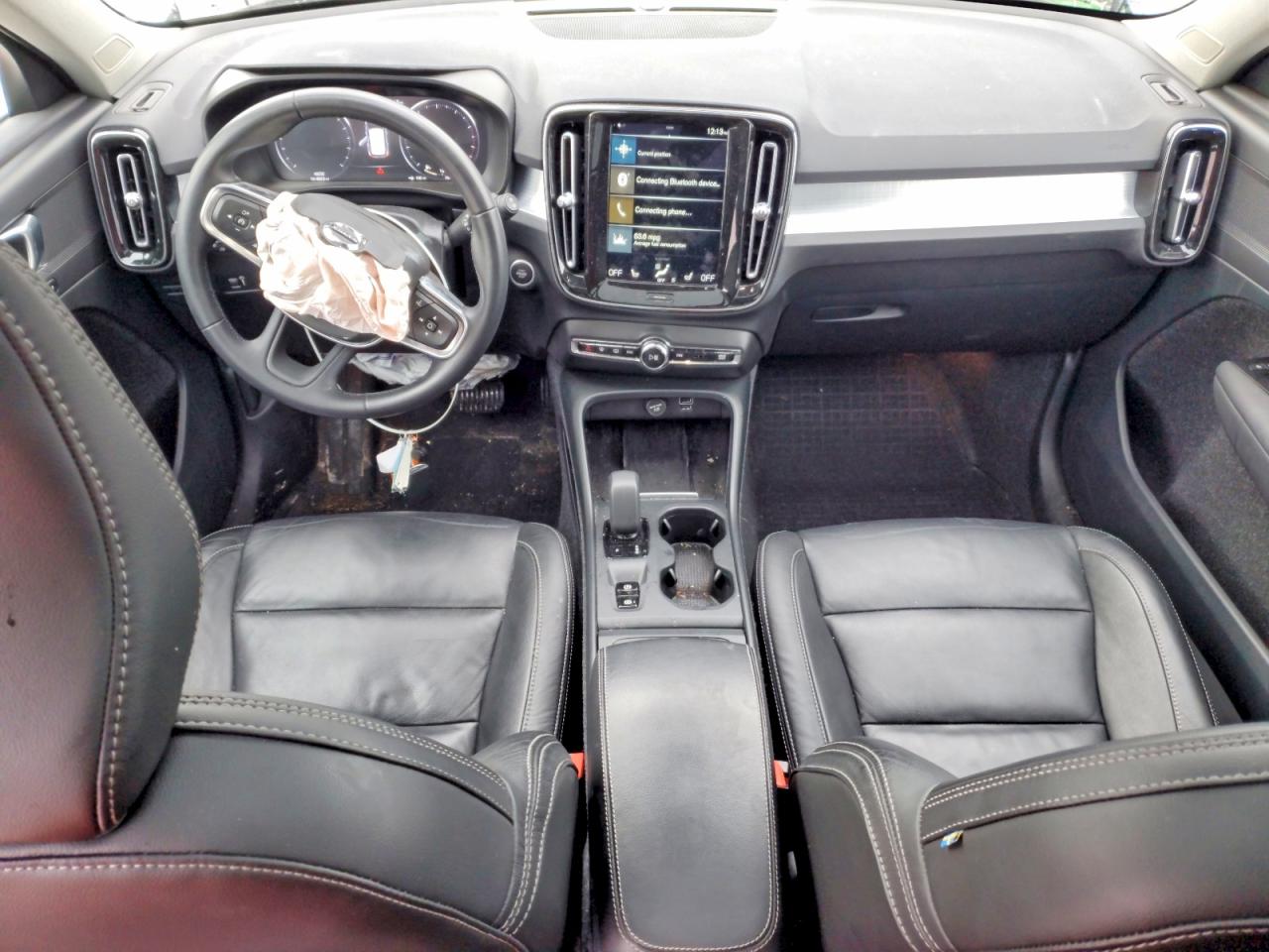 2022 VOLVO XC40 T5 MOMENTUM photo 8
