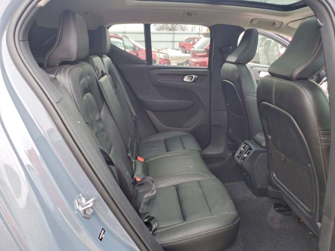 2022 VOLVO XC40 T5 MOMENTUM photo 10