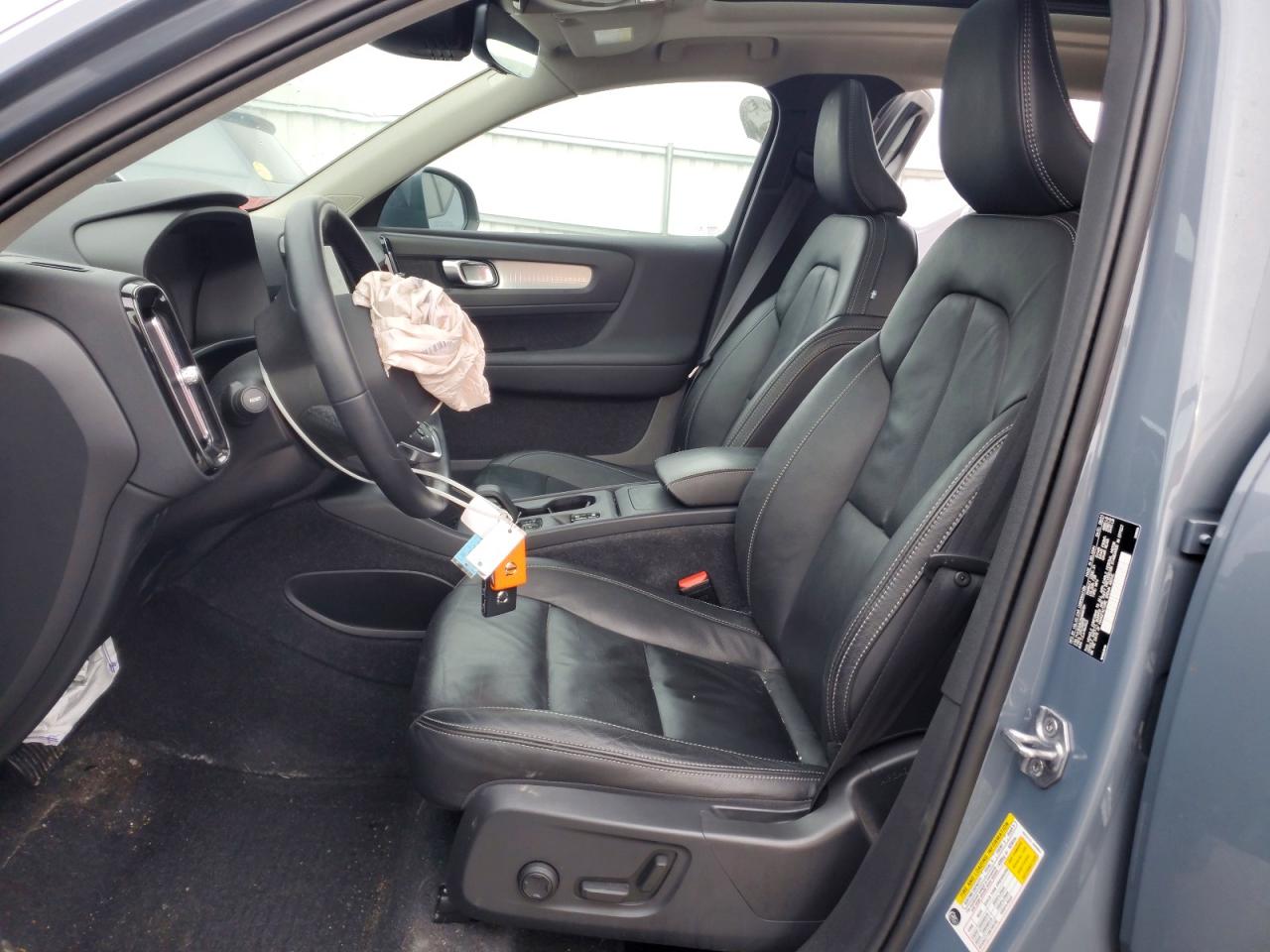 2022 VOLVO XC40 T5 MOMENTUM photo 7