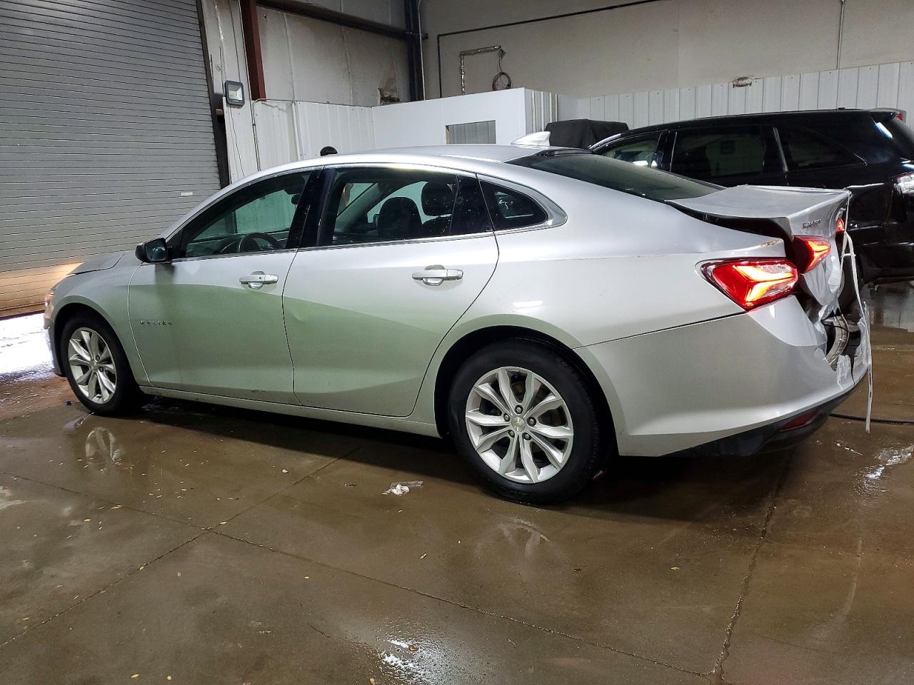 2020 CHEVROLET MALIBU LT photo 2