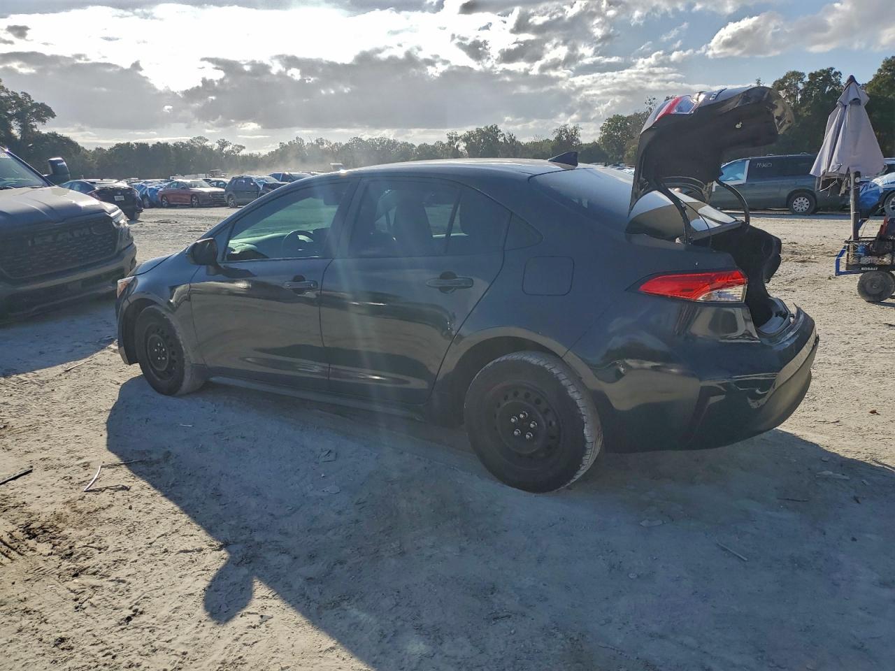 2024 TOYOTA COROLLA LE photo 2