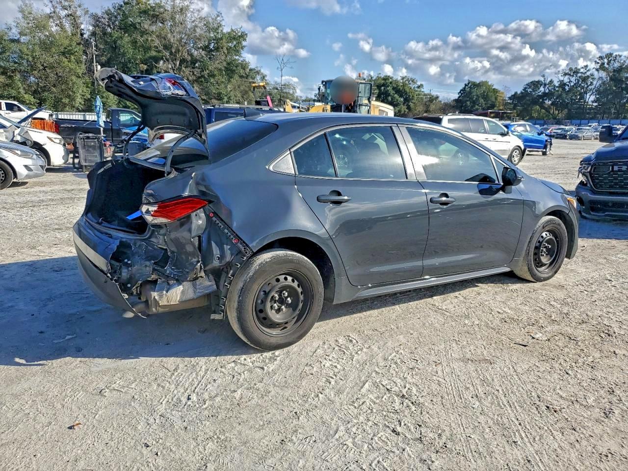 2024 TOYOTA COROLLA LE photo 3