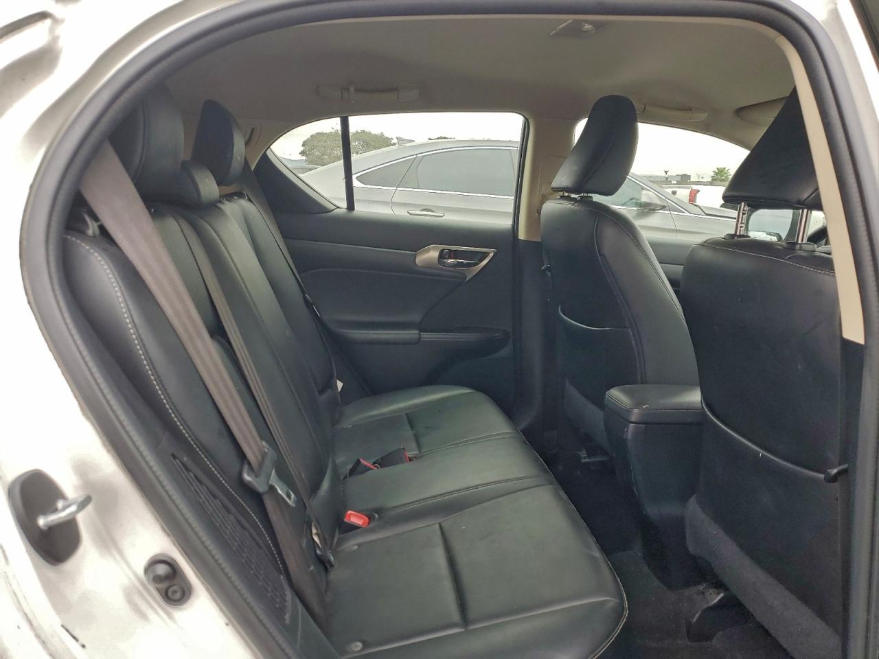 2016 LEXUS CT 200 photo 10