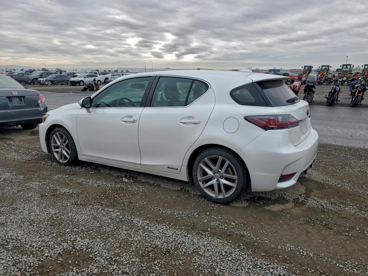 2016 LEXUS CT 200 photo 2