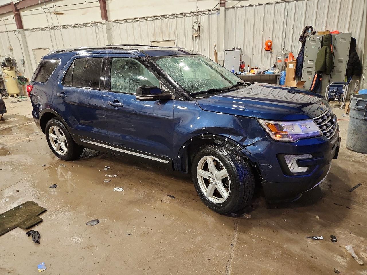 2017 FORD EXPLORER XLT photo 4