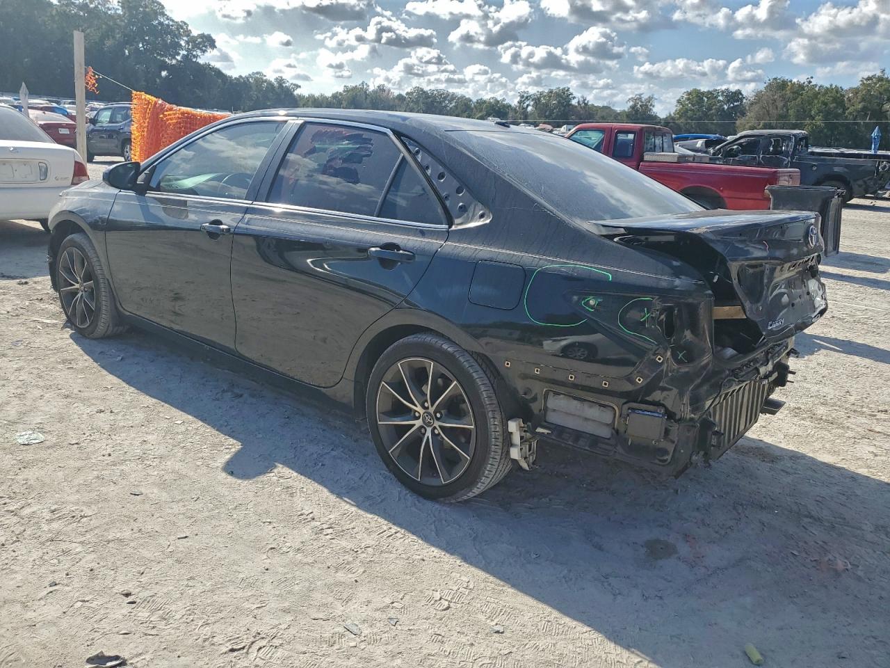 2017 TOYOTA CAMRY LE photo 2