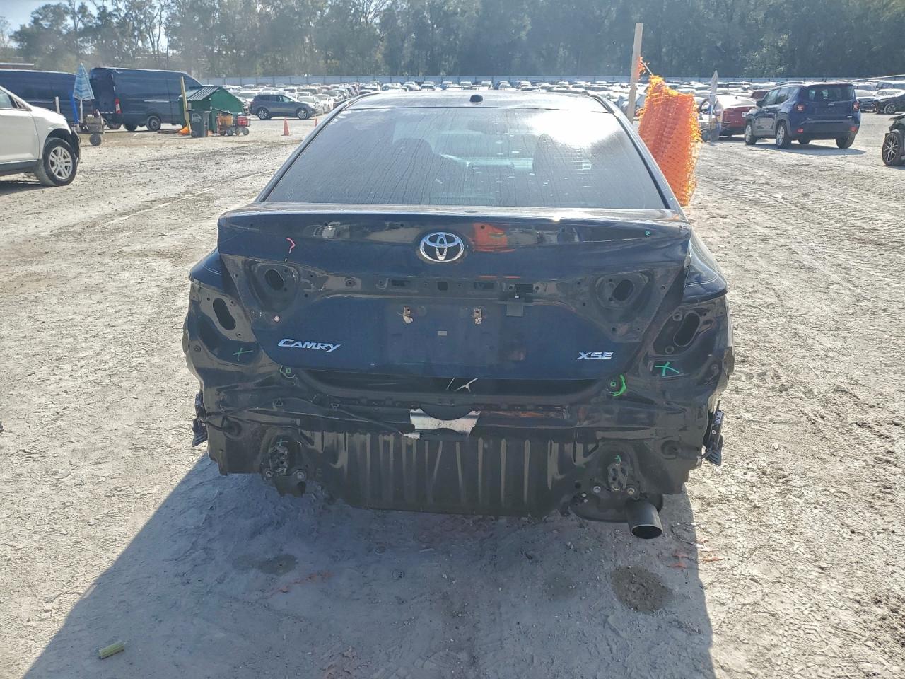 2017 TOYOTA CAMRY LE photo 6