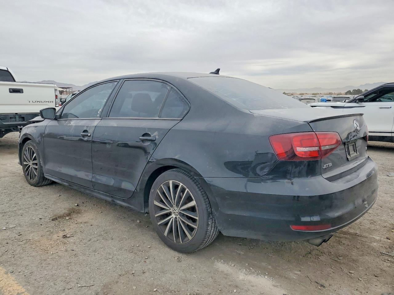 2016 VOLKSWAGEN JETTA SPORT photo 2