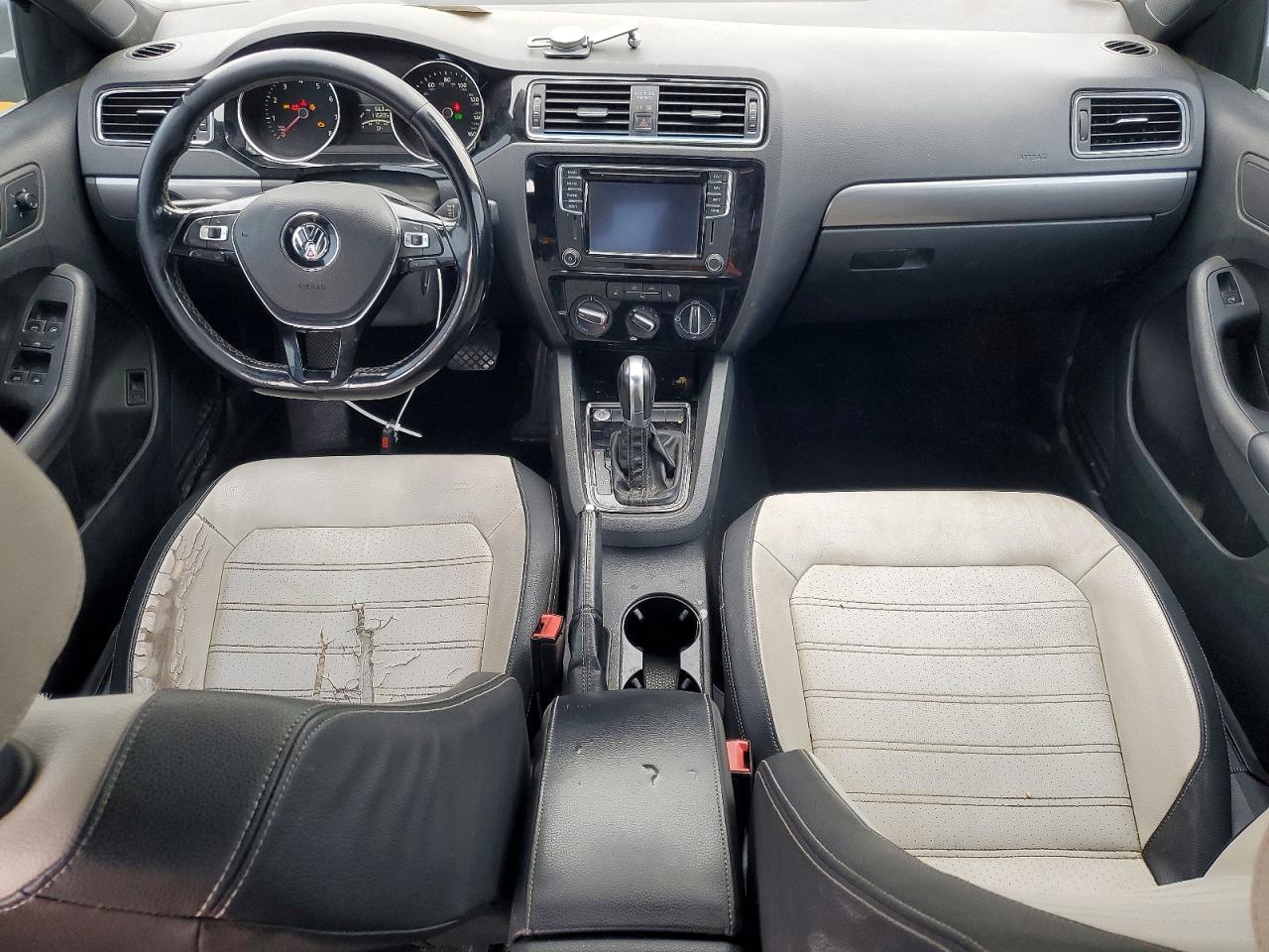 2016 VOLKSWAGEN JETTA SPORT photo 8