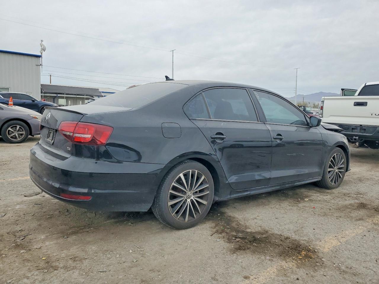 2016 VOLKSWAGEN JETTA SPORT photo 3