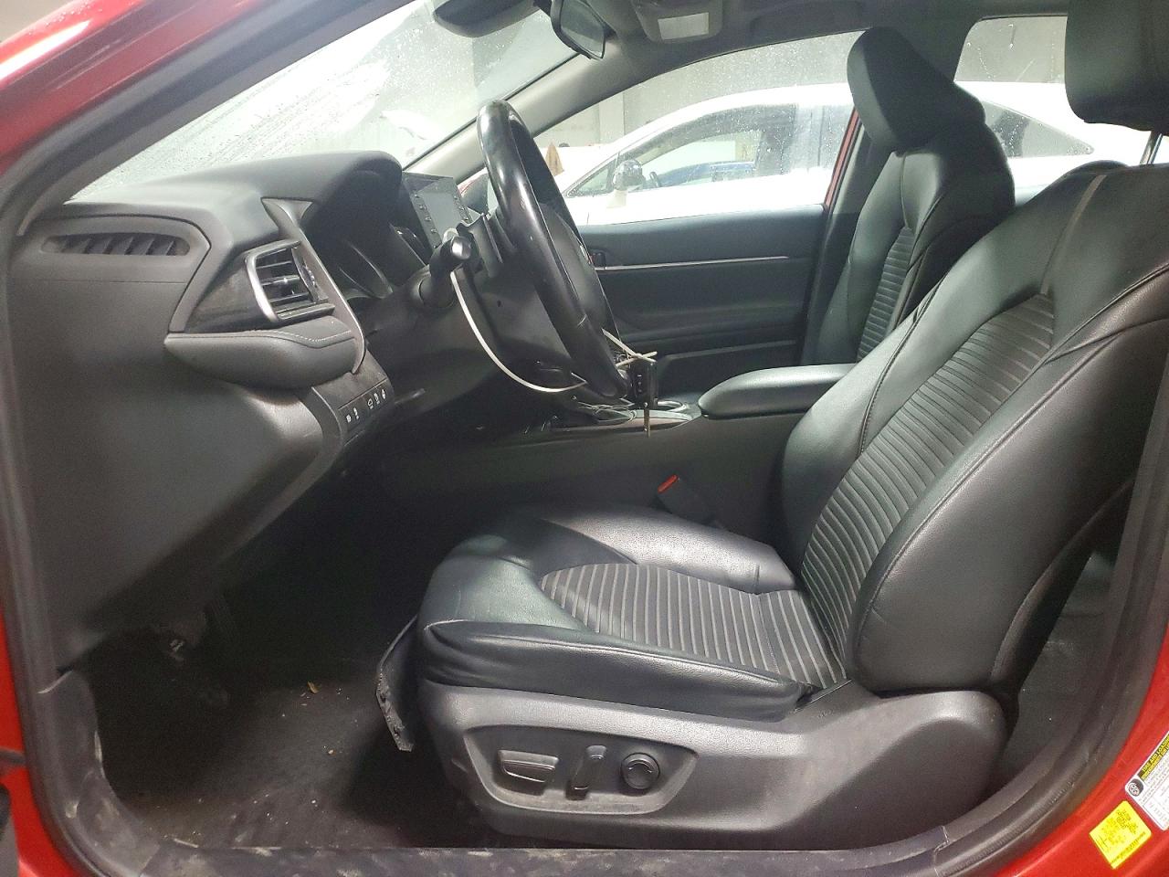 2021 TOYOTA CAMRY SE photo 7