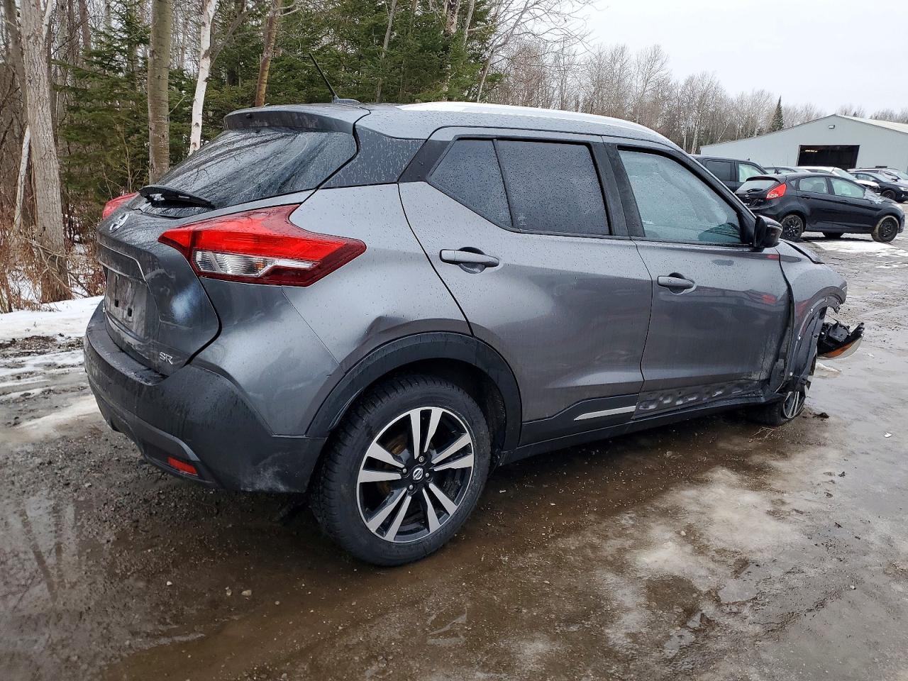 2019 NISSAN KICKS S photo 3