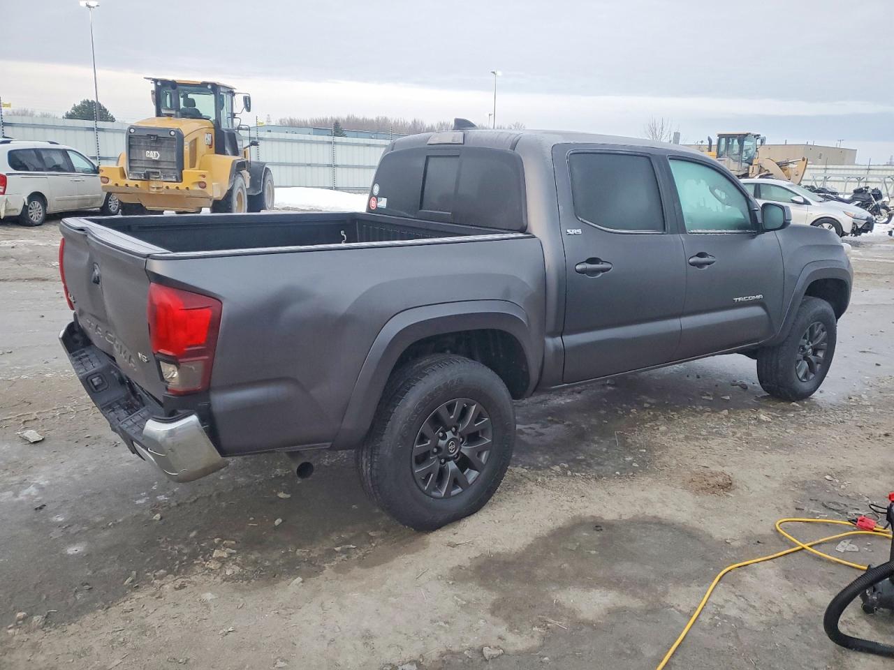 2021 TOYOTA TACOMA DOUBLE CAB photo 3
