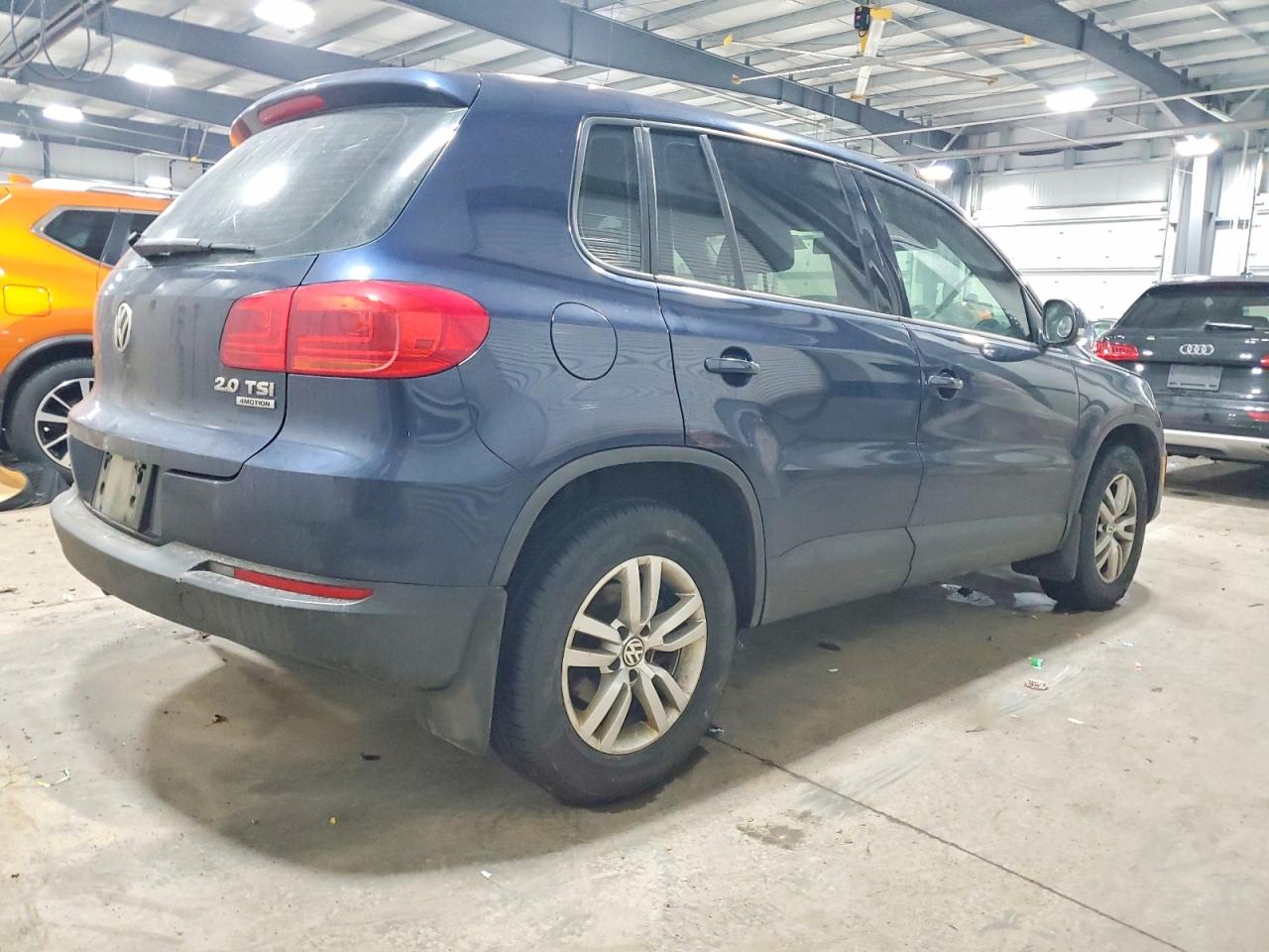 2013 VOLKSWAGEN TIGUAN S photo 3