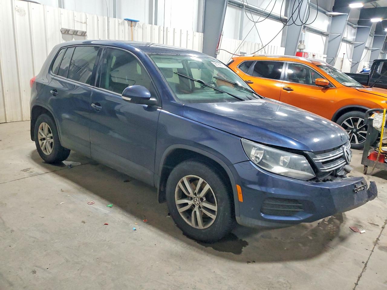 2013 VOLKSWAGEN TIGUAN S photo 4