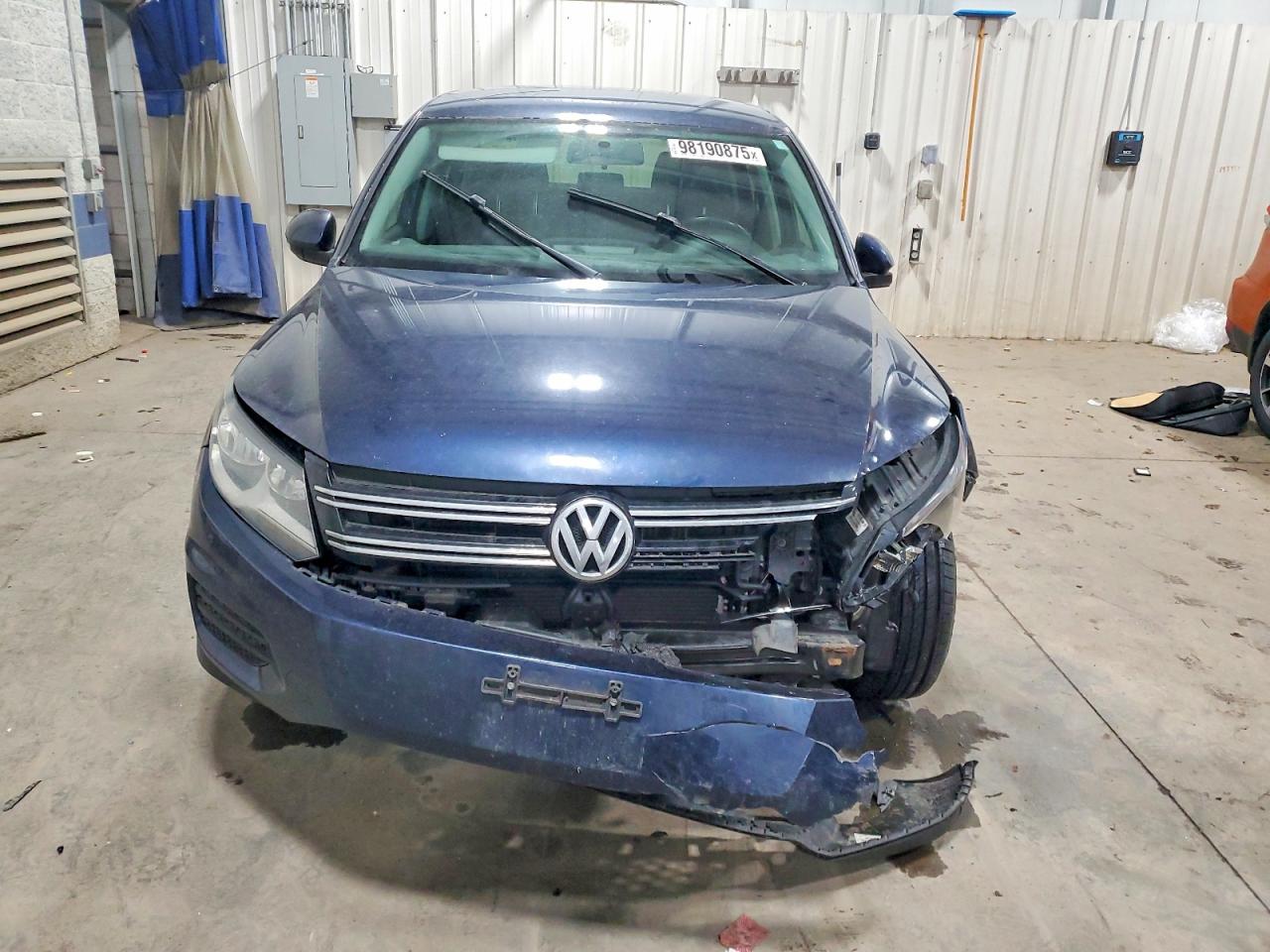 2013 VOLKSWAGEN TIGUAN S photo 5