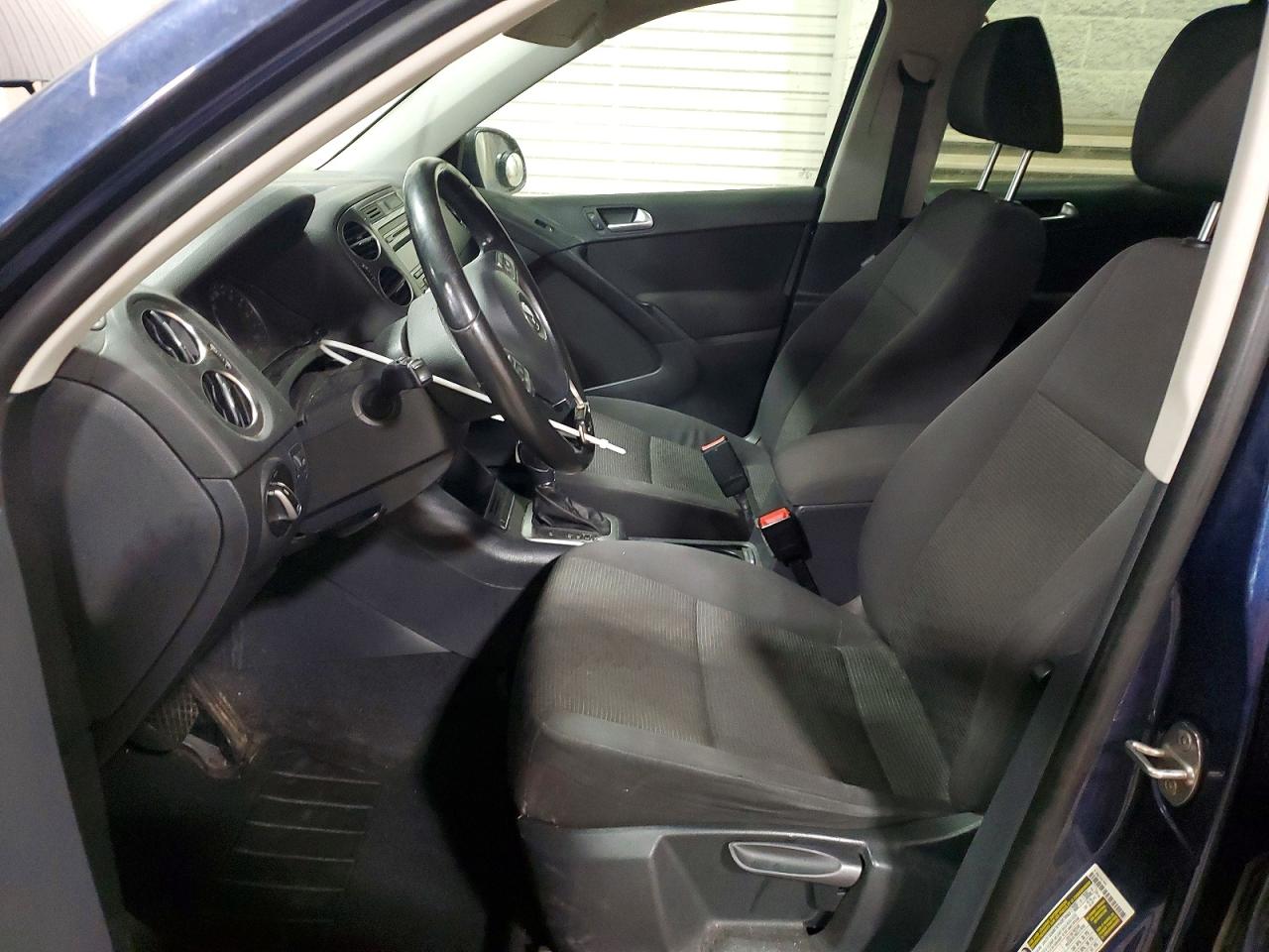 2013 VOLKSWAGEN TIGUAN S photo 7