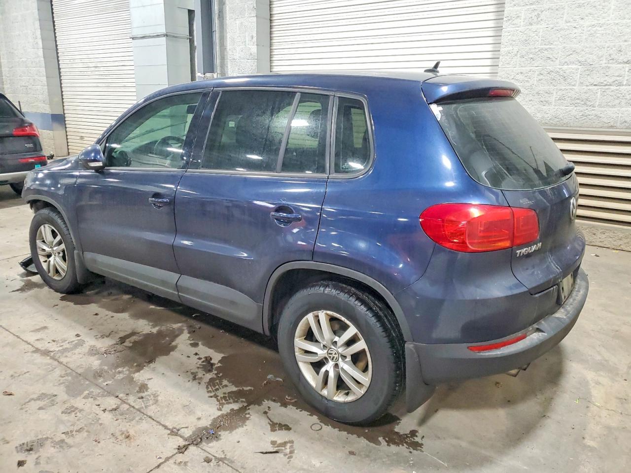 2013 VOLKSWAGEN TIGUAN S photo 2