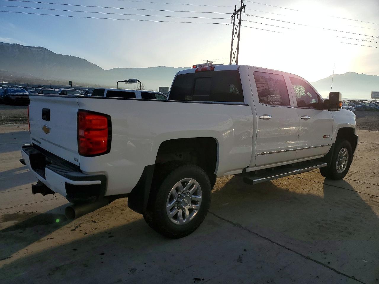 2019 CHEVROLET SILVERADO K3500 LTZ photo 3