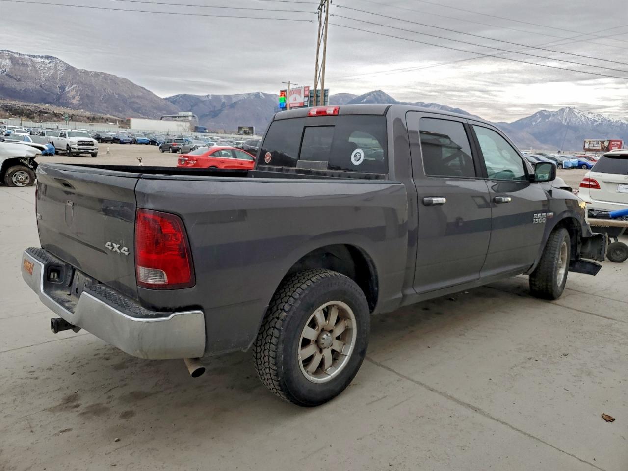 2016 RAM 1500 SLT photo 3