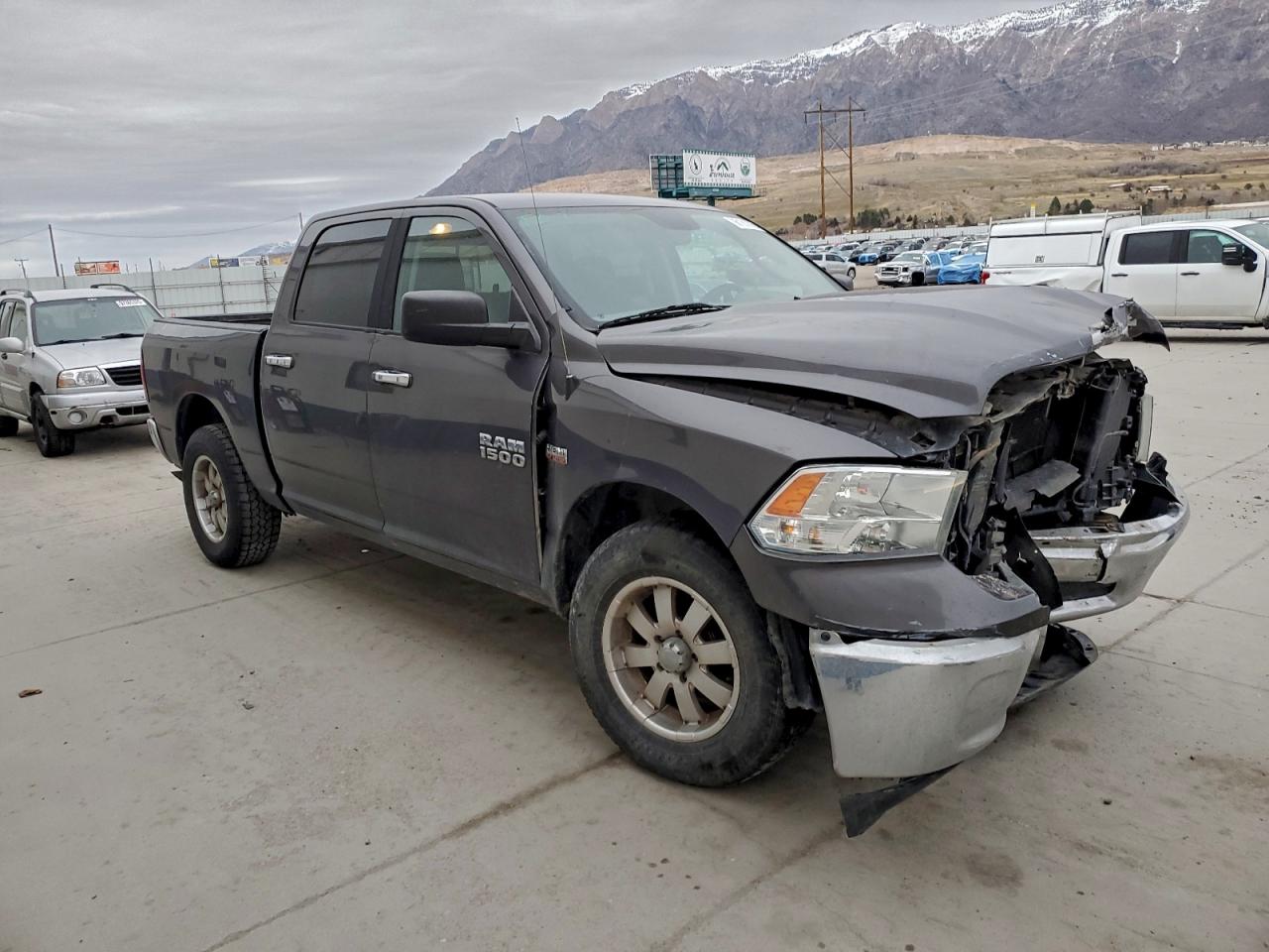 2016 RAM 1500 SLT photo 4
