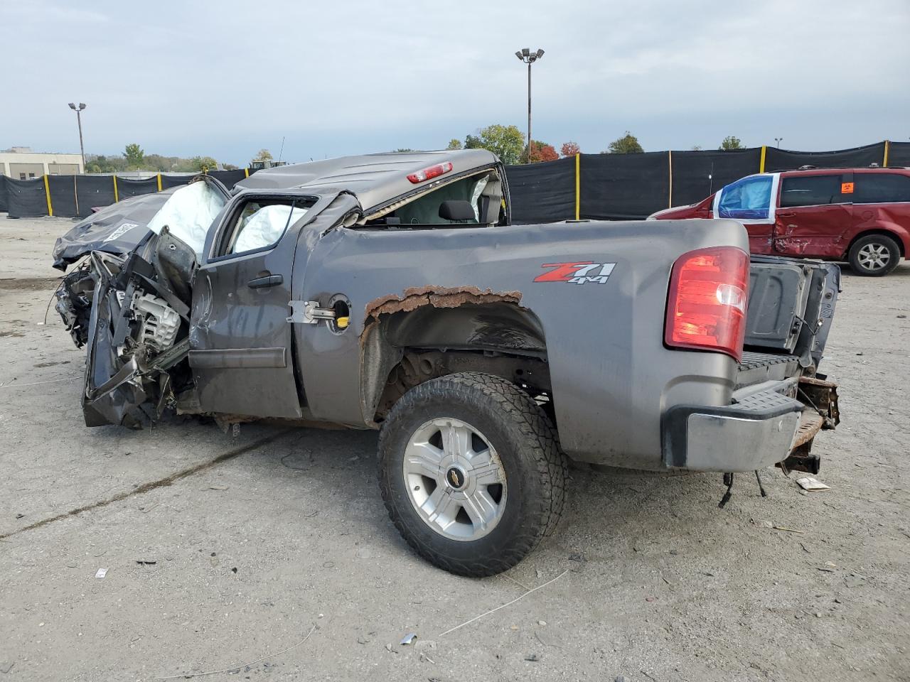 2013 CHEVROLET SILVERADO K1500 LT photo 2
