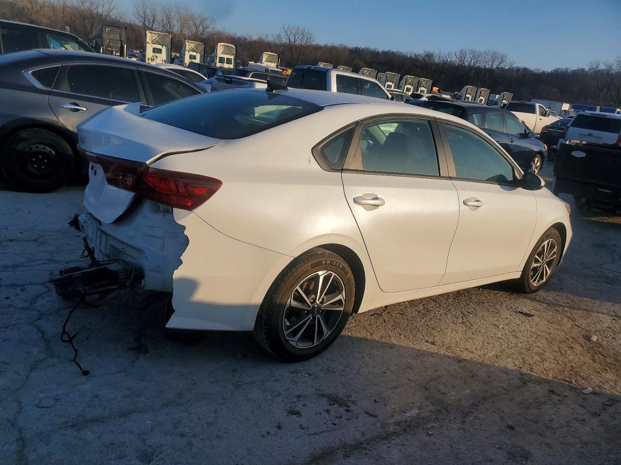 2024 KIA FORTE LXS photo 3