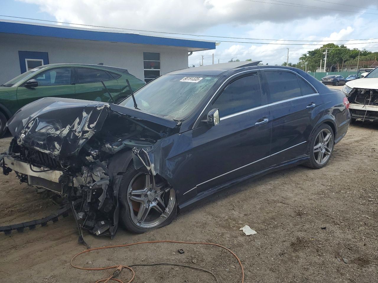 2011 MERCEDES-BENZ E 350 — FRONT END damage — photo 1