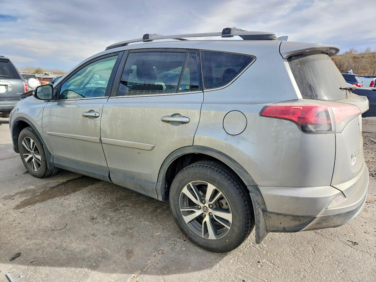 2017 TOYOTA RAV4 XLE photo 2