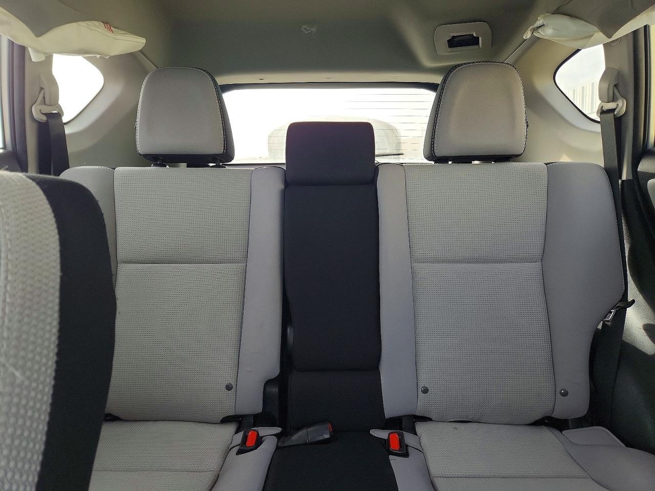 2017 TOYOTA RAV4 XLE photo 10