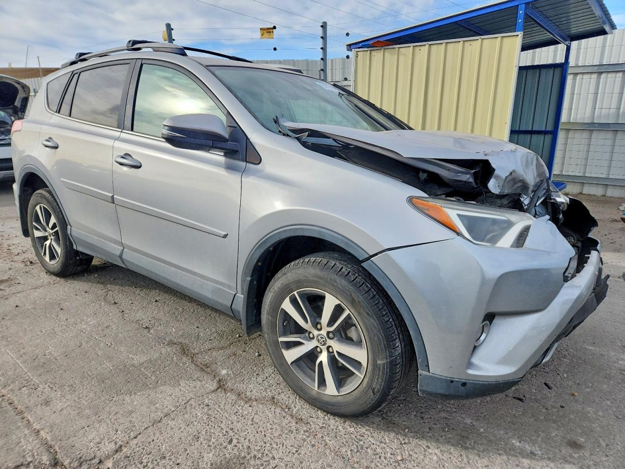 2017 TOYOTA RAV4 XLE photo 4