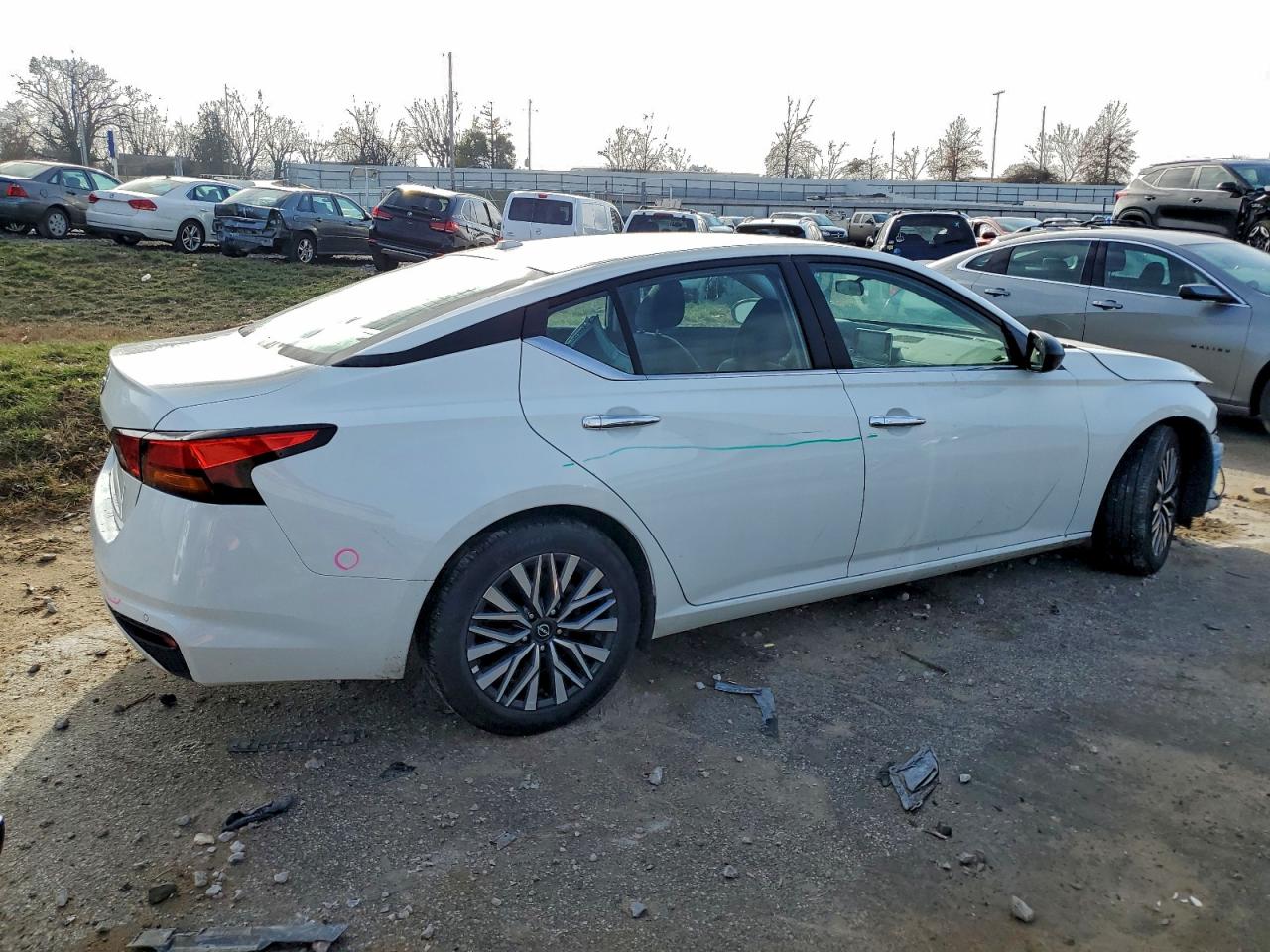 2025 NISSAN ALTIMA SV photo 3