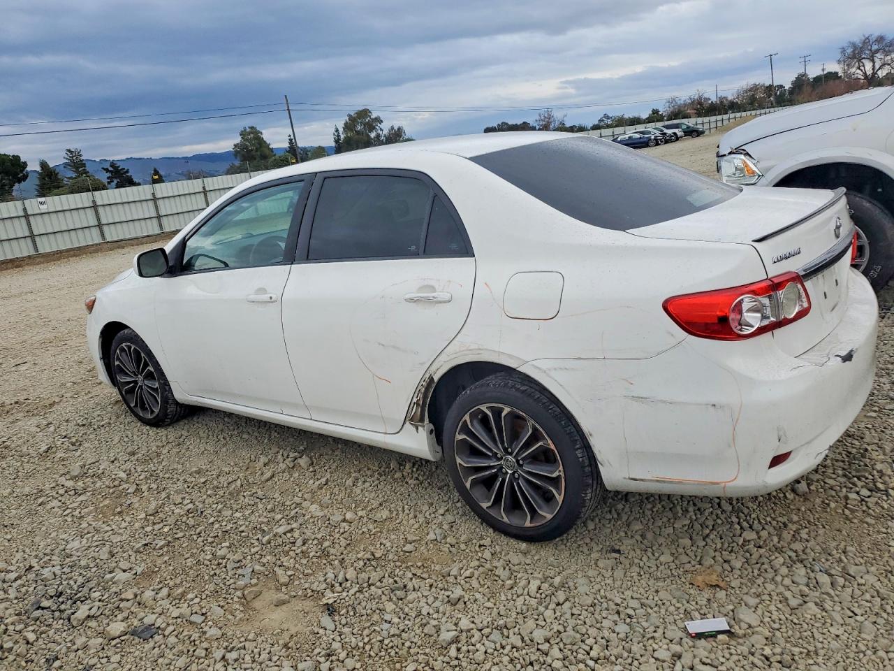 2011 TOYOTA COROLLA BASE photo 2