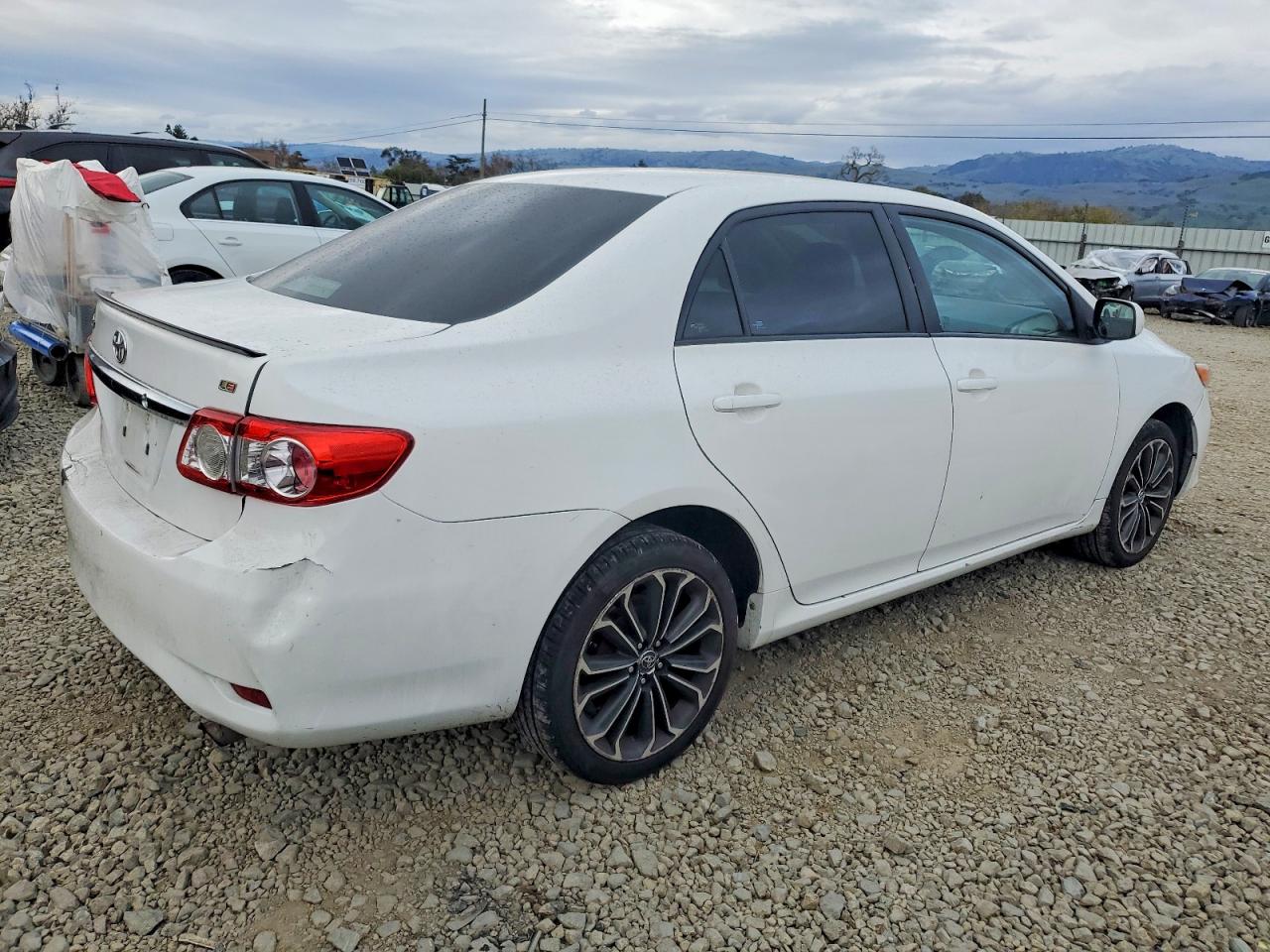 2011 TOYOTA COROLLA BASE photo 3