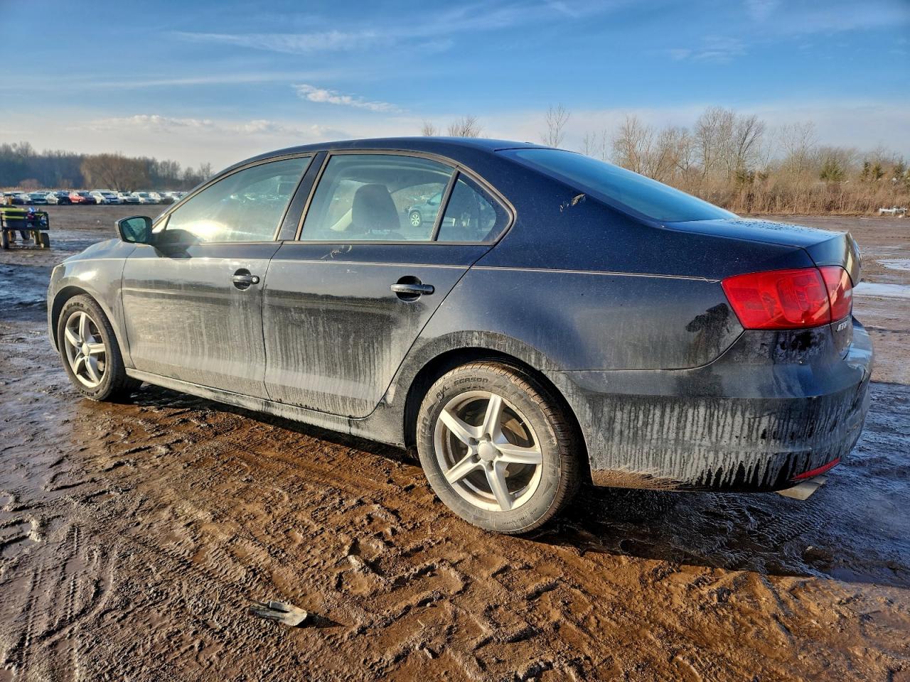 2013 VOLKSWAGEN JETTA BASE photo 2