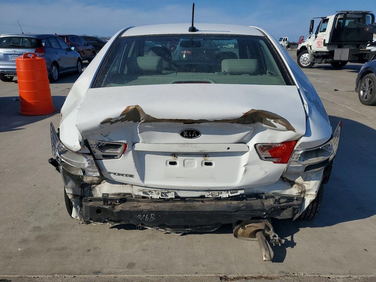2012 KIA FORTE LX photo 6