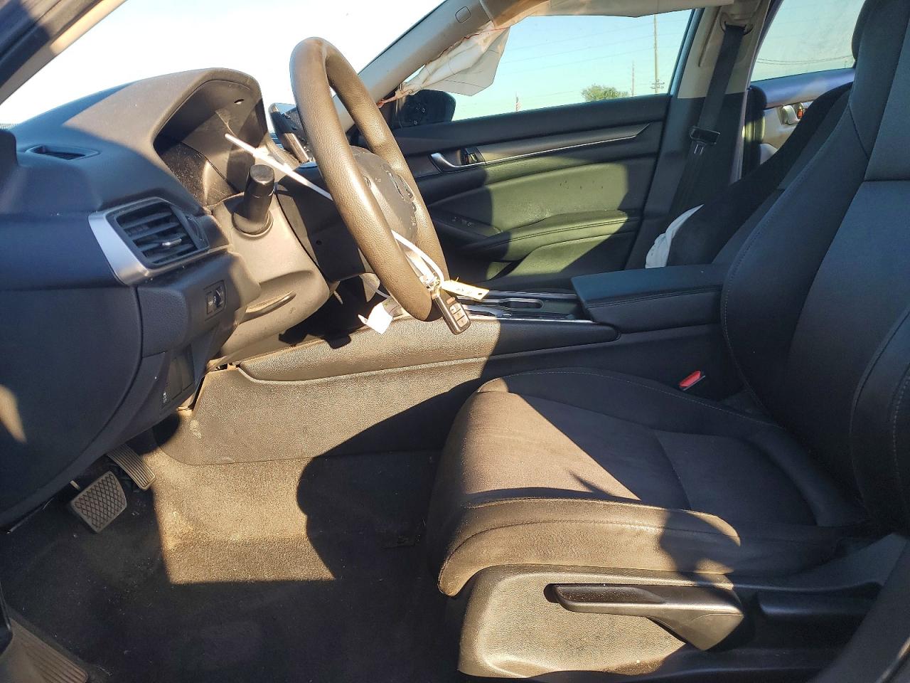 2020 HONDA ACCORD LX photo 19