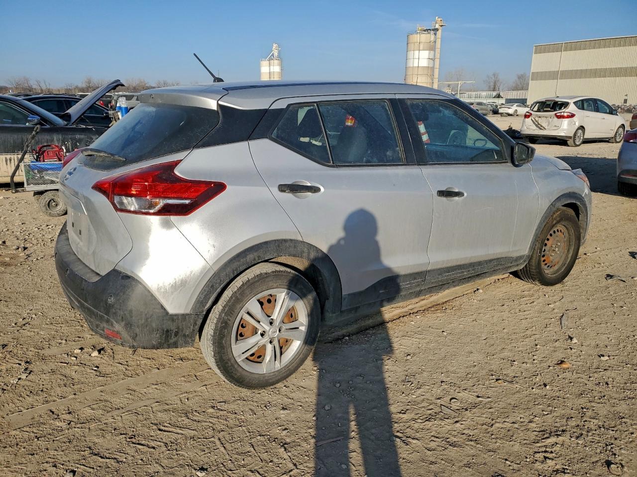 2020 NISSAN KICKS S photo 5