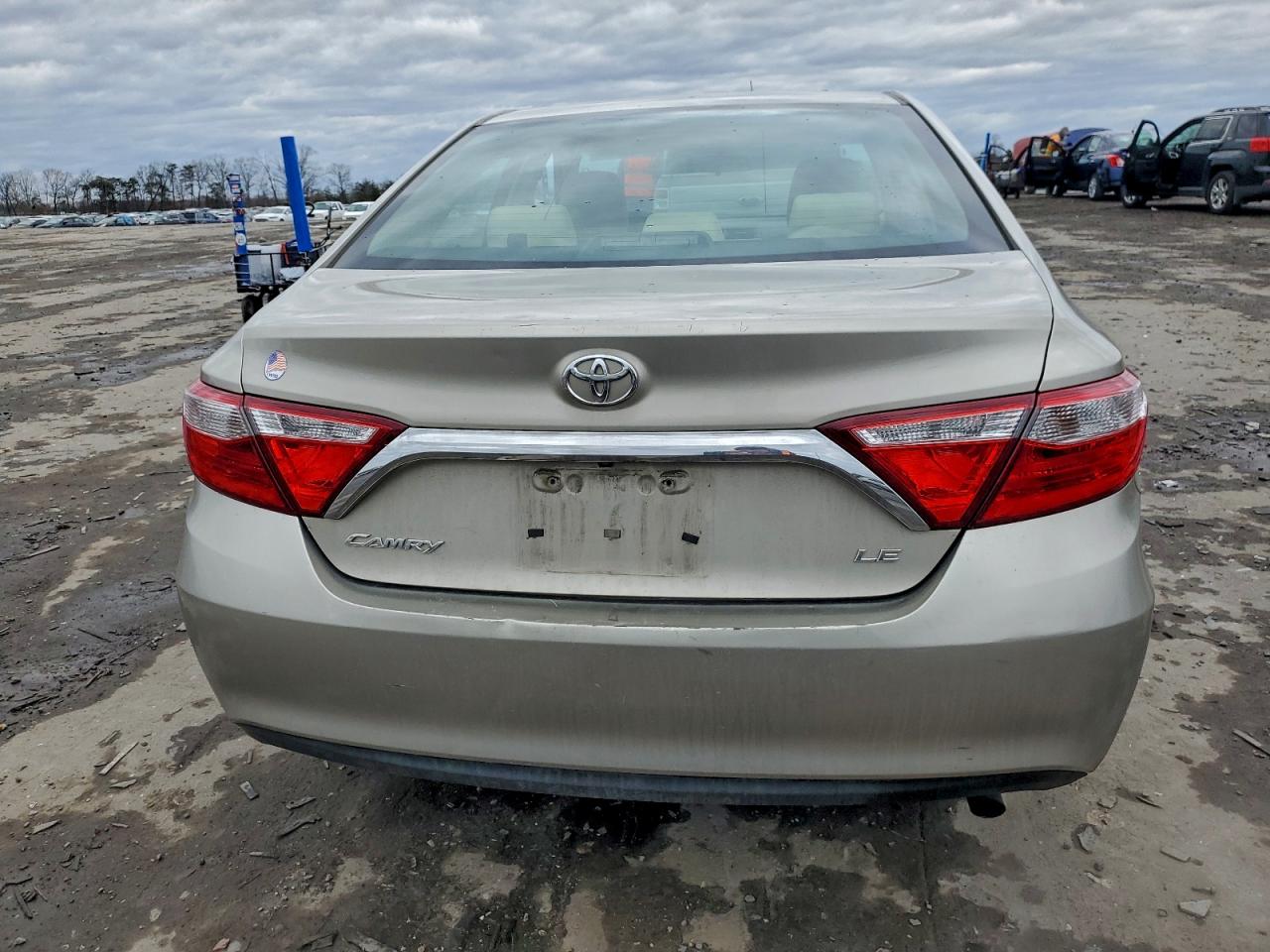 2016 TOYOTA CAMRY LE photo 6