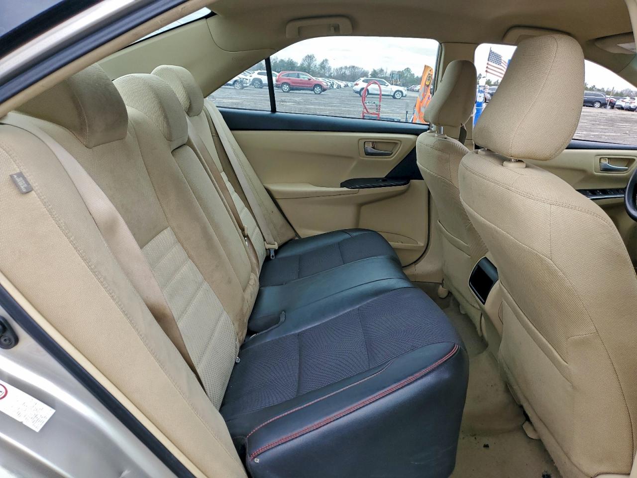 2016 TOYOTA CAMRY LE photo 10