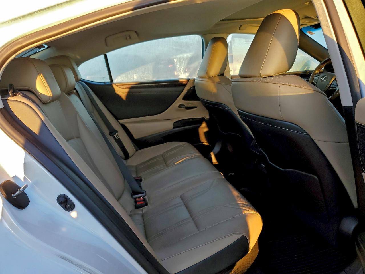 2021 LEXUS ES 300H LUXURY photo 10