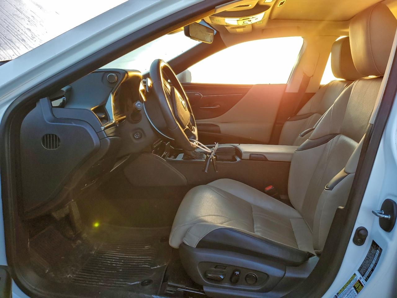 2021 LEXUS ES 300H LUXURY photo 7